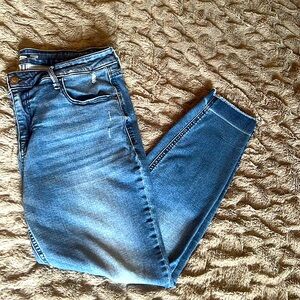 Distressed ankle jeans